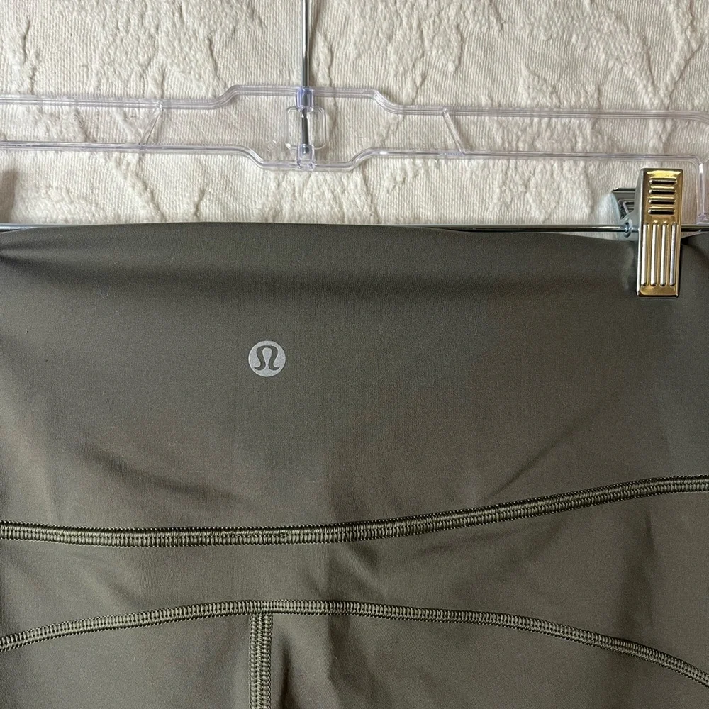 Lululemon In Movement Full Length Everlux Green Women’s 8 Leggings - Picture 3 of 4